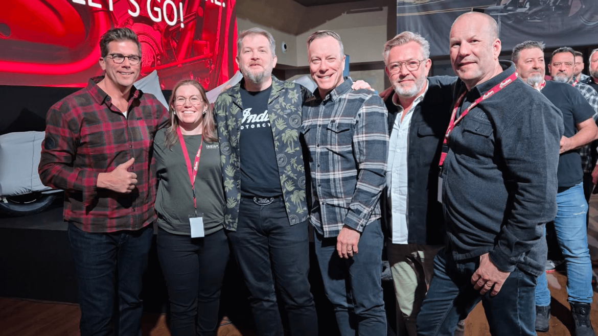 Joel Harmon. Mike Kennedy samt Stefan från Indian Sverige tillsammans med Annelie och Robert