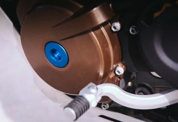 Husqvarna Plugg motorkåpa
