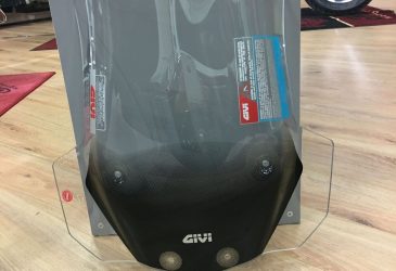 Triumph Vindruta Givi Klar