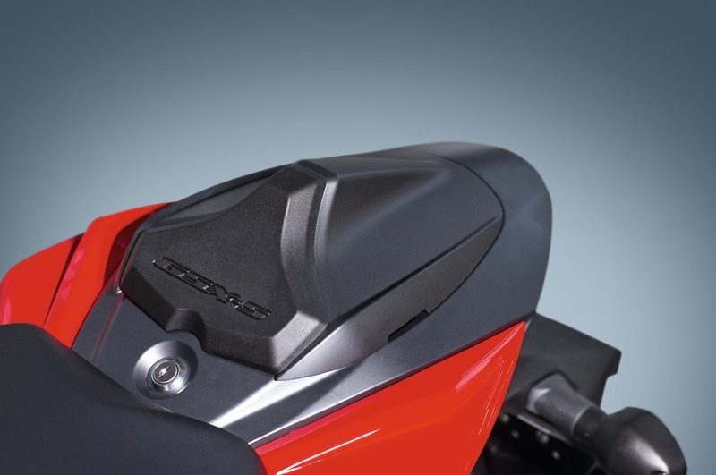 Suzuki mattsvart ensitskuts