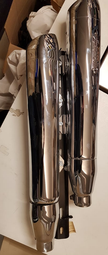 Victory Akrapovic Slip-On i Krom