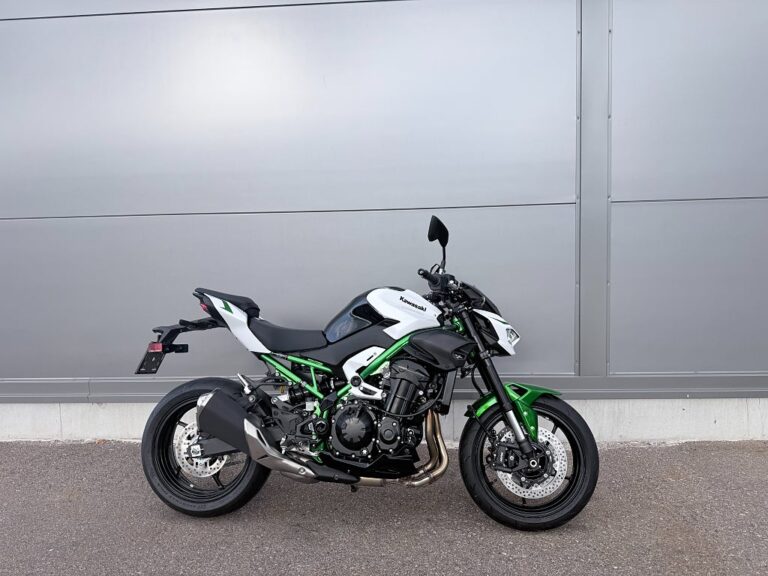 Kawasaki Z900 * Visnings Ex * Beställ din 2027 *